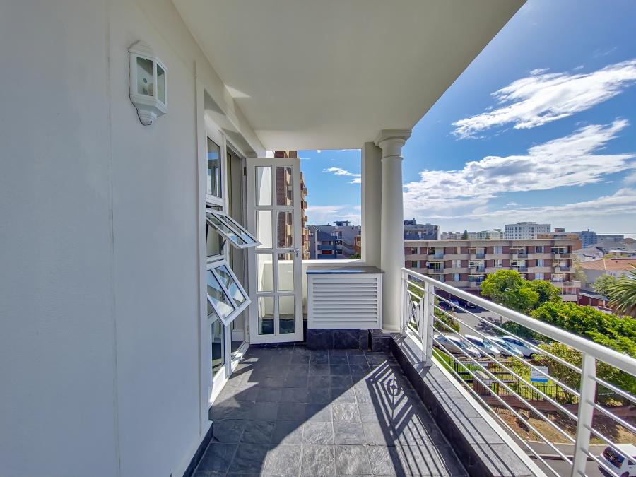 2 Bedroom Property for Sale in Green Point Western Cape